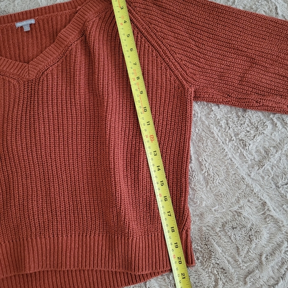 Crop Off Shoulder Sweater - Picture 4 of 5